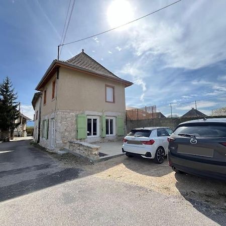La Maison L'Oiseau Bleu Saint-Victor-de-Morestel Extérieur photo